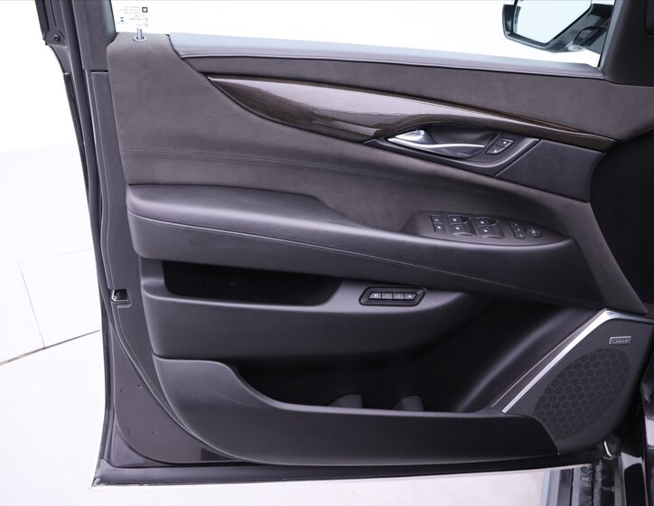 Cadillac Escalade SUV / Terénní 6,2 l 313 kw