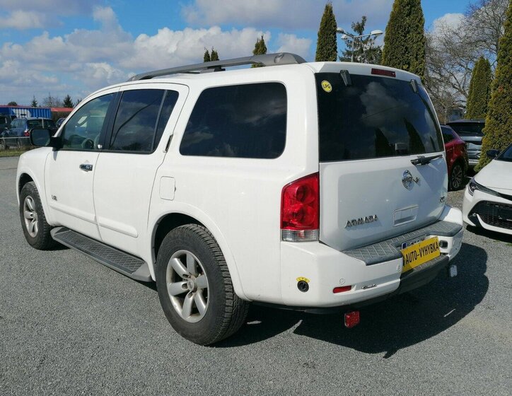Nissan Armada SUV / Terénní 5,6 l 233 kw