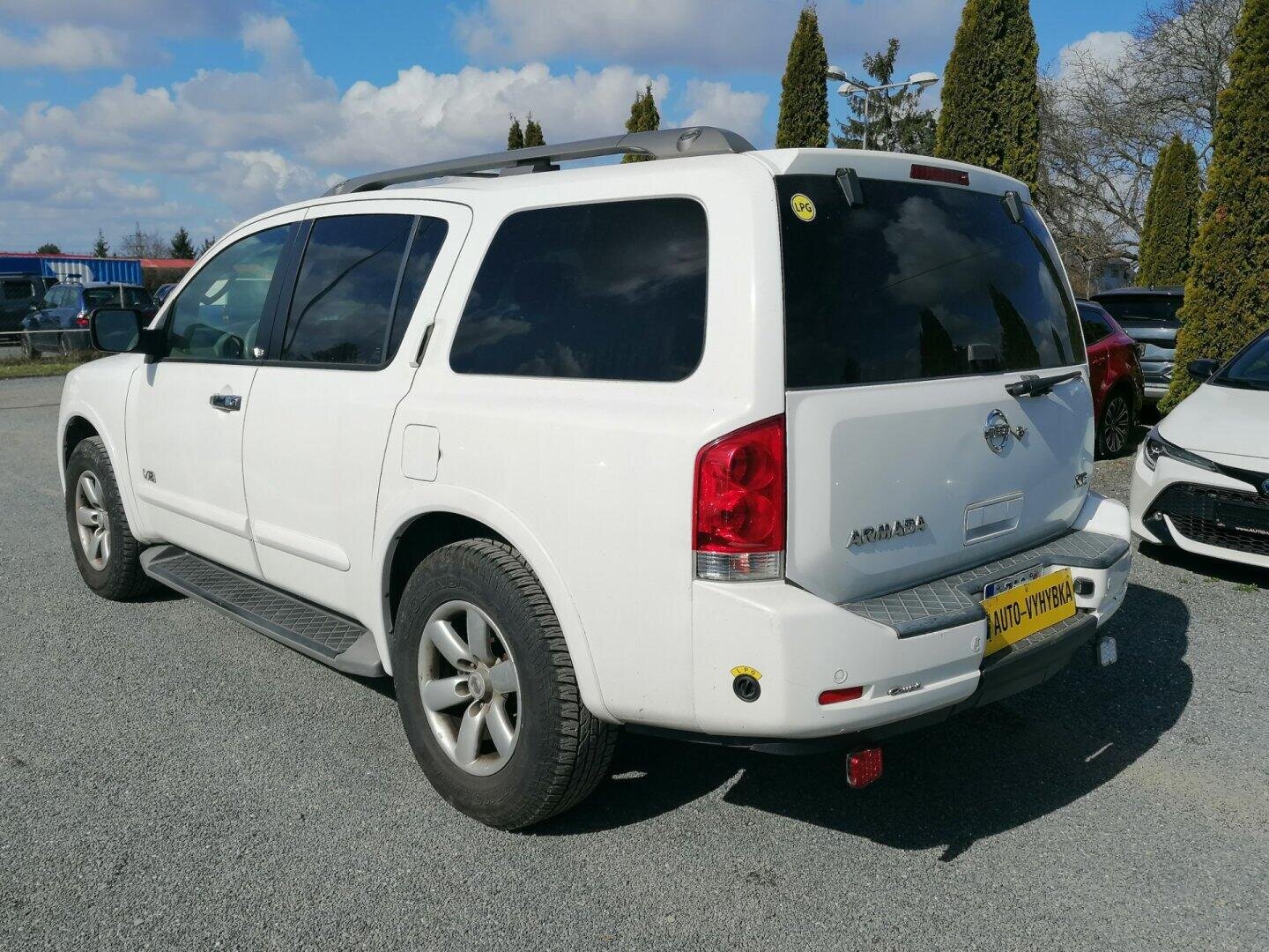 Nissan Armada SUV / Terénní 5,6 l 233 kw