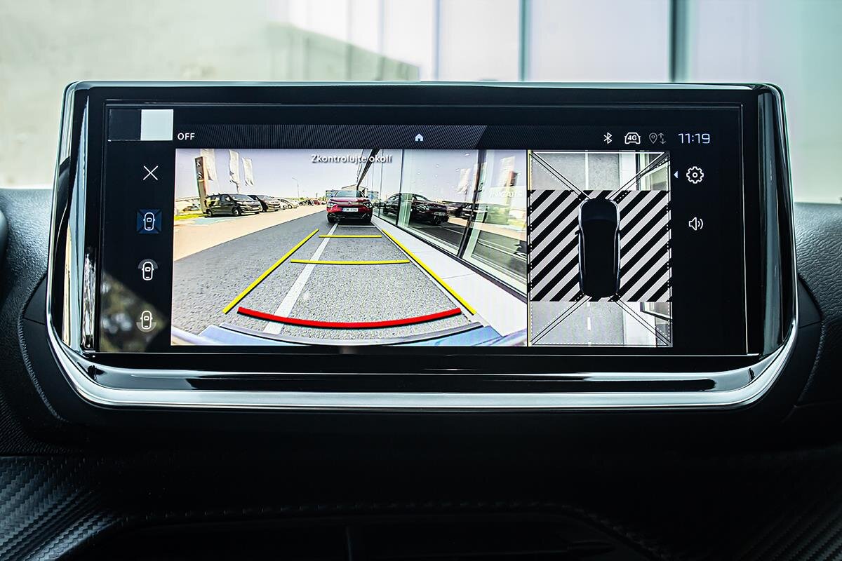 Peugeot 2008 SUV 1,2 l 100 kw