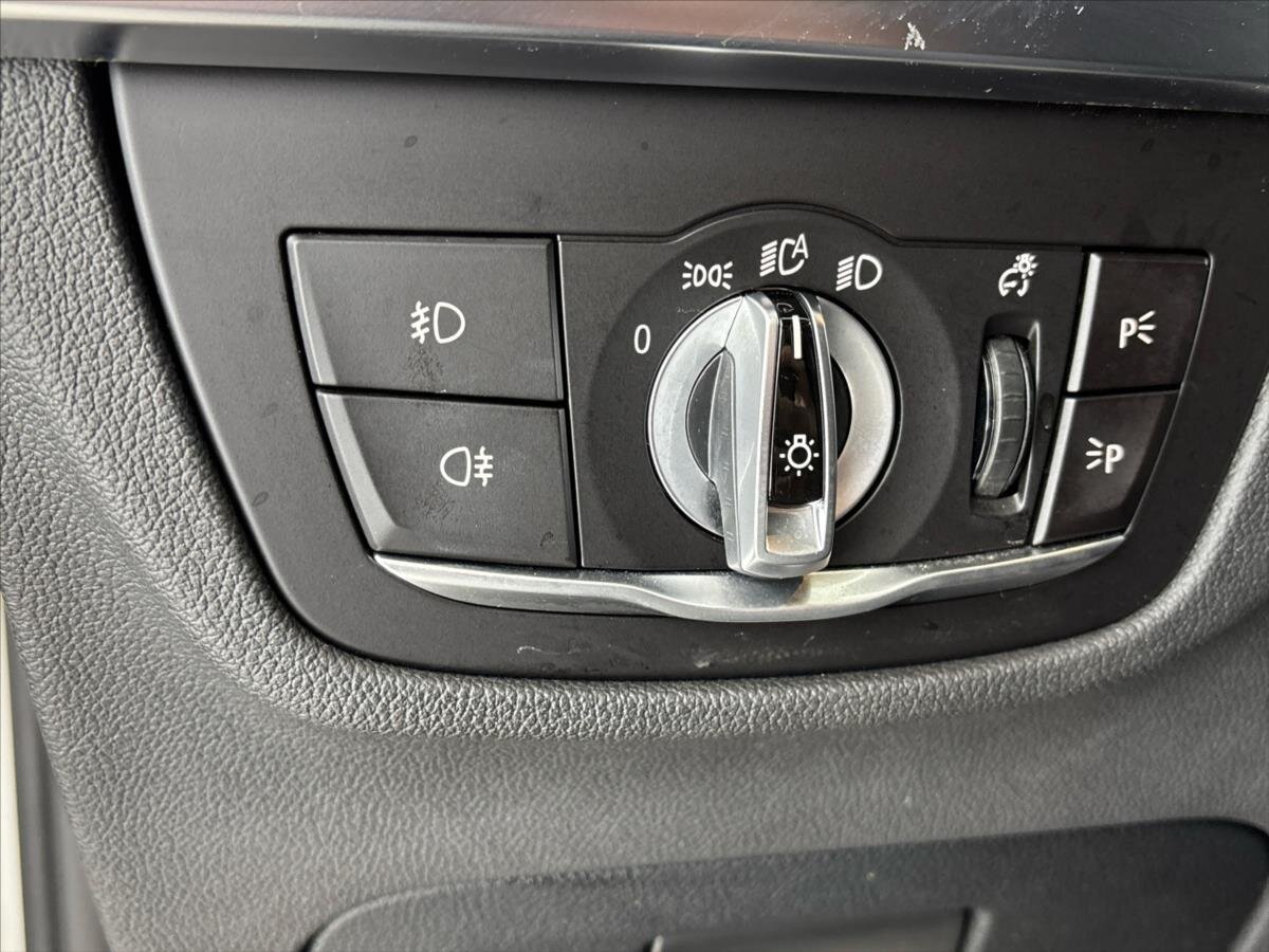 BMW X3 SUV / Terénní 2,0 l 140 kw