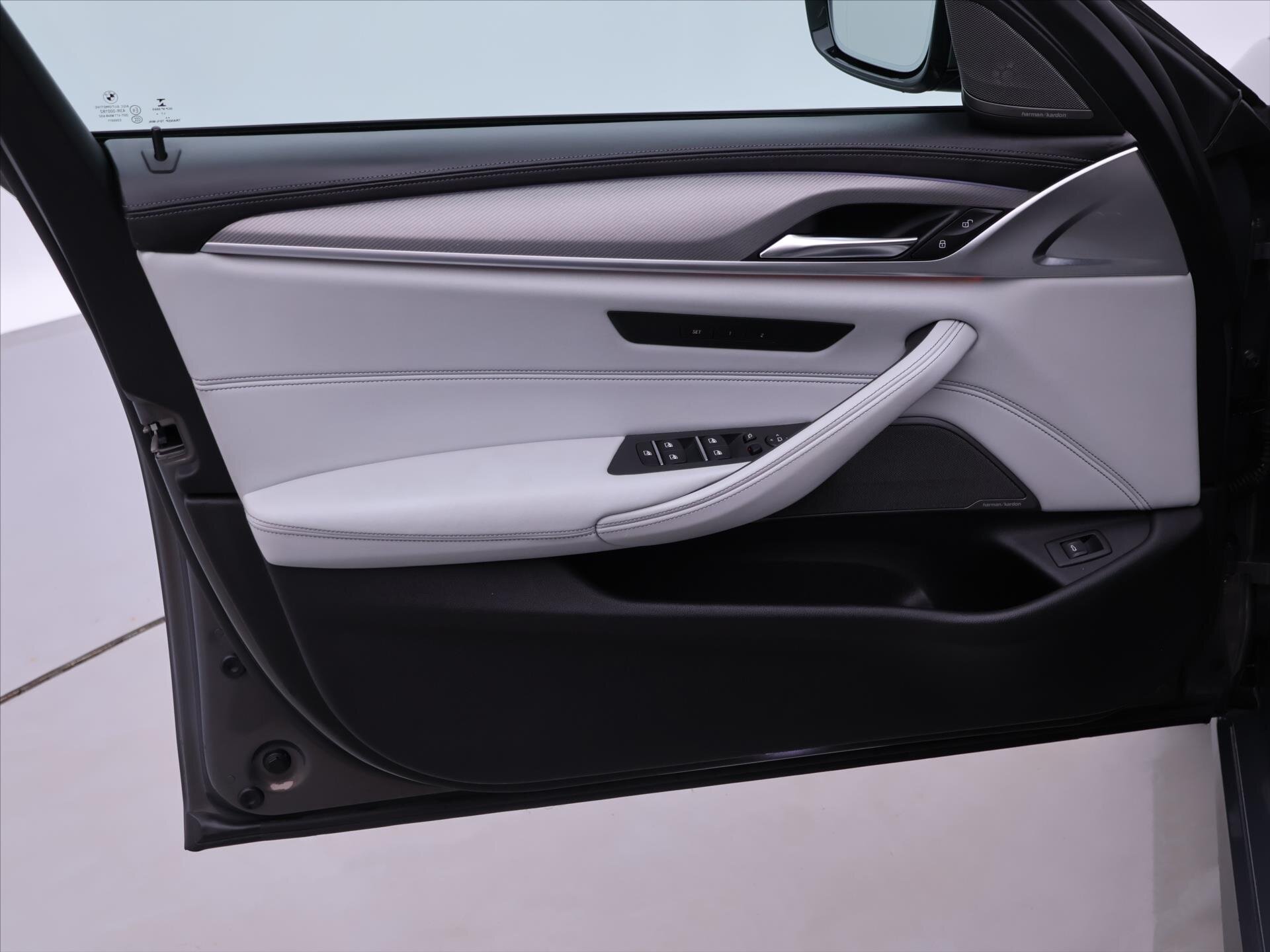 BMW M5 Sedan / Limuzína 4,4 l 441 kw