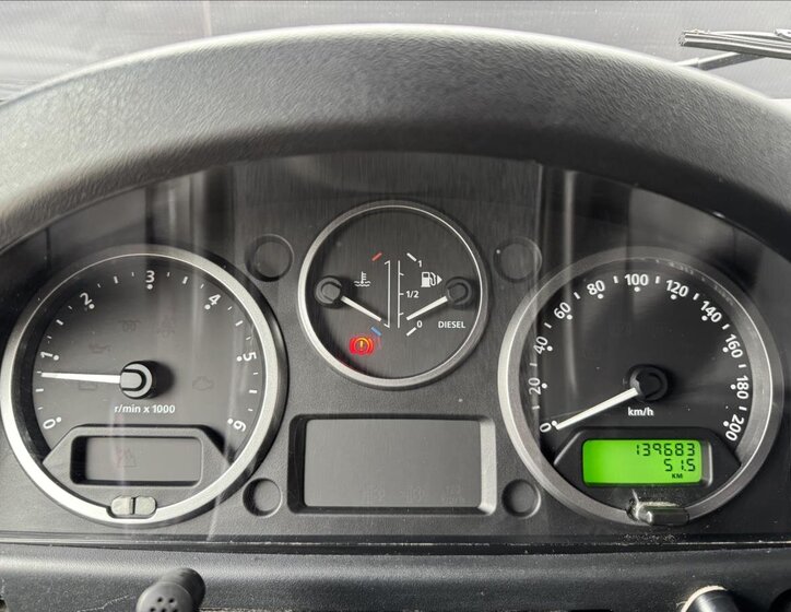 Land Rover Defender Skříň 2,2 l 90 kw