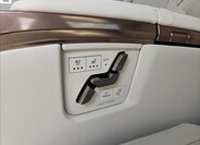 Lexus LM 350h VAN / Minibus 2,5 l 140 kw