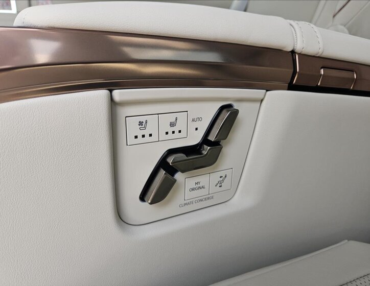 Lexus LM 350h VAN / Minibus 2,5 l 140 kw