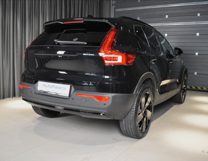 Volvo XC40 SUV / Terénní 2,0 l 145 kw