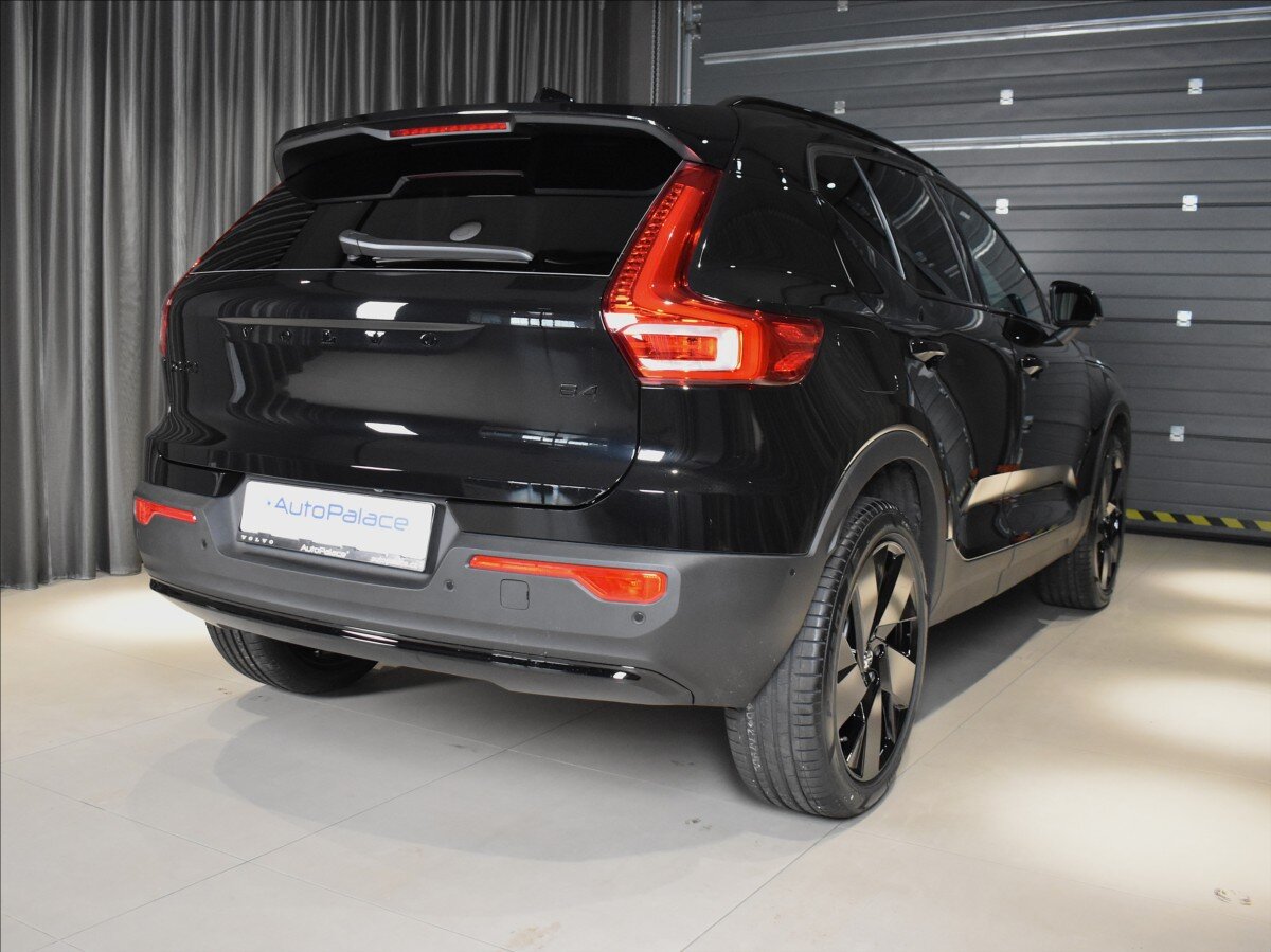 Volvo XC40 SUV / Terénní 2,0 l 145 kw