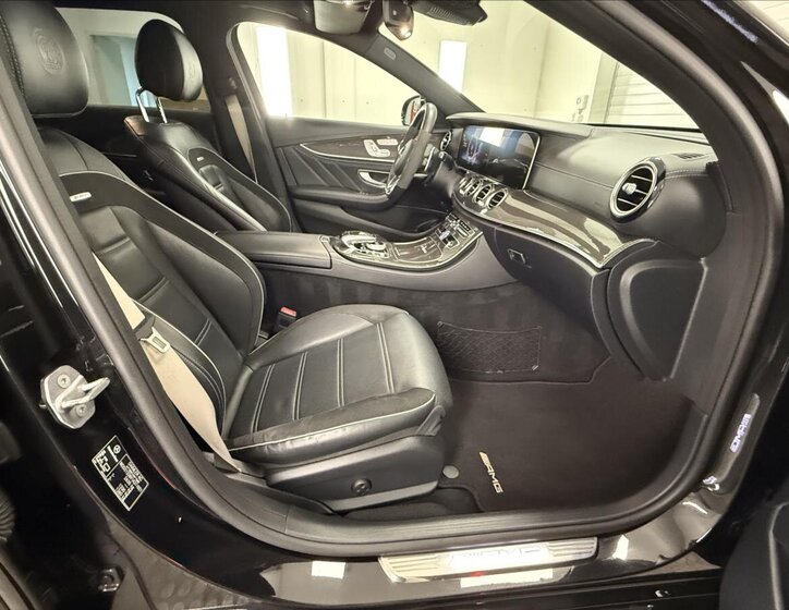 Mercedes-Benz Třídy E 16