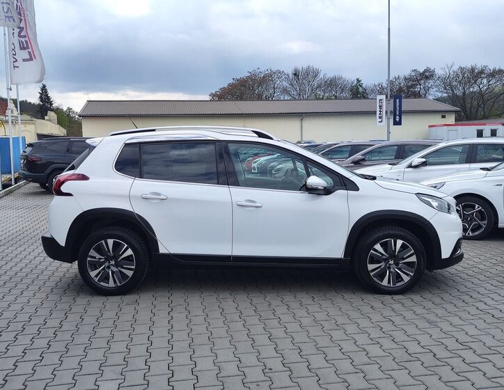 Peugeot 2008 SUV / Terénní 1,2 l 81 kw