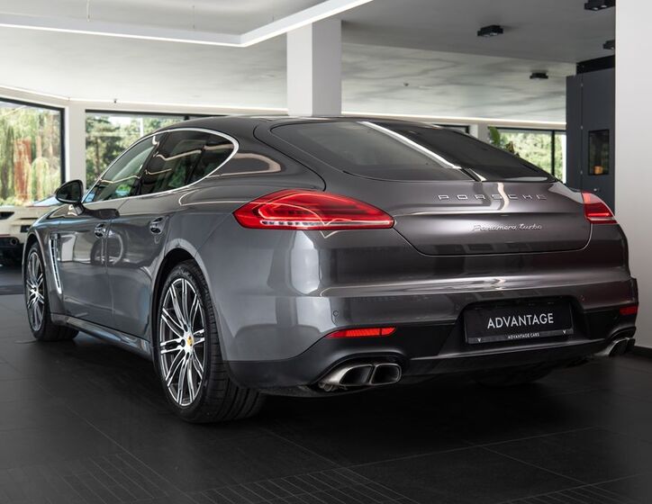 Porsche Panamera 4