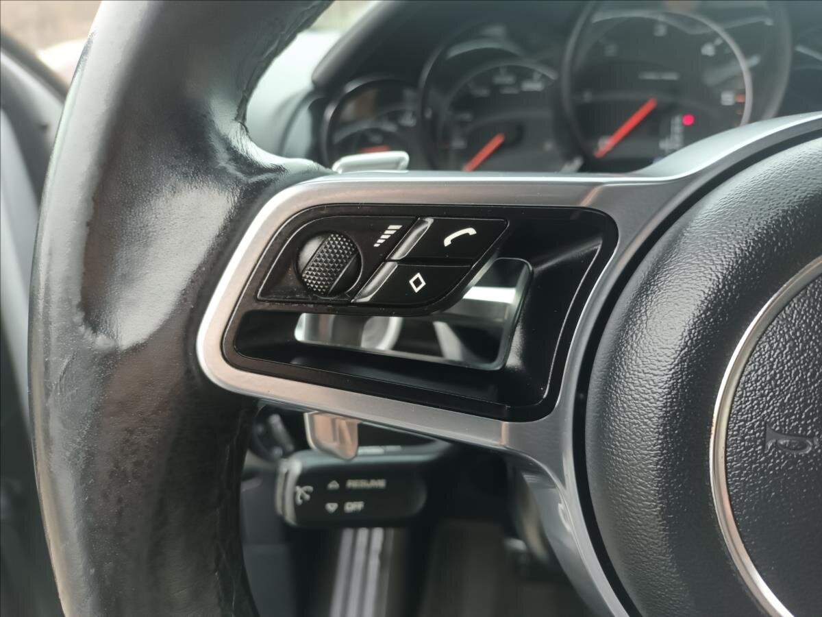 Porsche Cayenne Kombi 3,0 l 180 kw