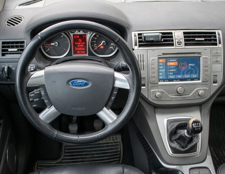 Ford Kuga SUV 2,0 l 100 kw