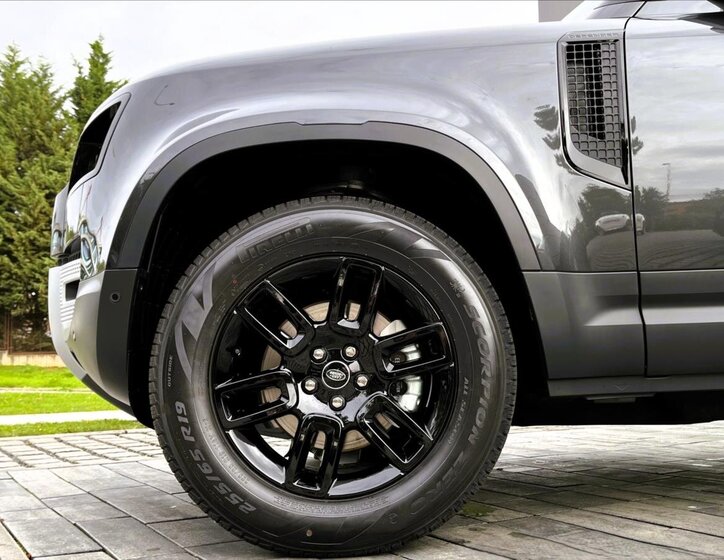 Land Rover Defender SUV 3,0 l 147 kw