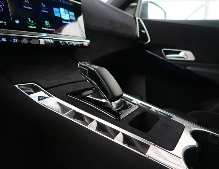 DS Automobiles DS7 Crossback SUV / Terénní 1,6 l 147 kw