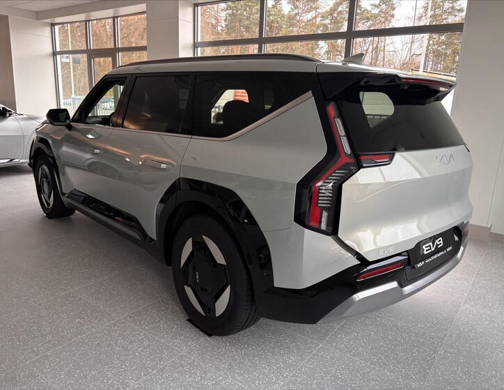 KIA EV9 4