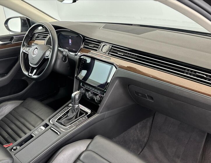 Volkswagen Passat Kombi 2,0 l 176 kw