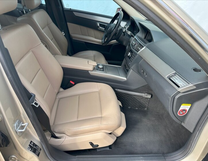 Mercedes-Benz Třídy E 12