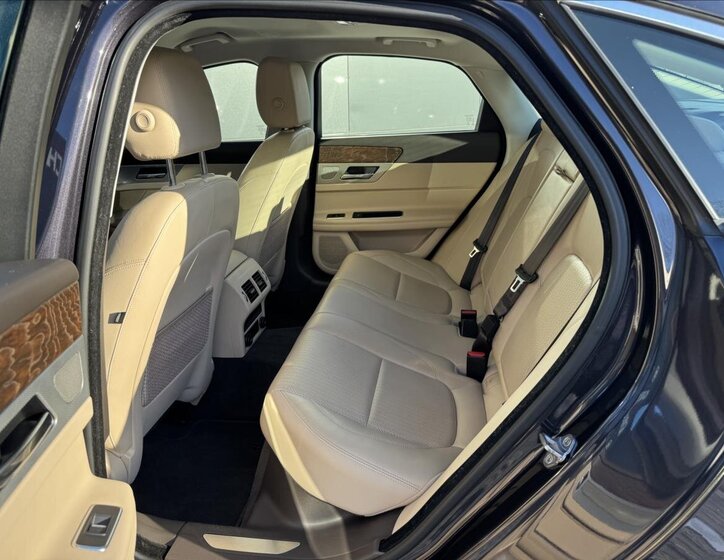 Jaguar XF Sedan 2,0 l 132 kw