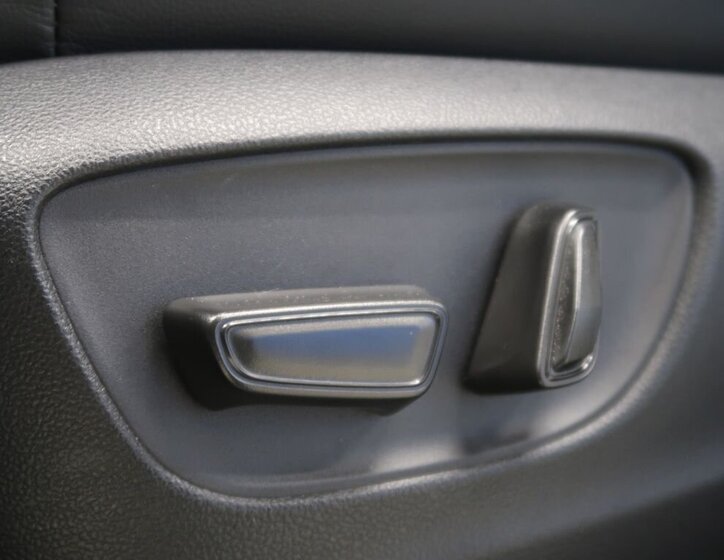 Toyota Land Cruiser SUV 2,8 l 151 kw