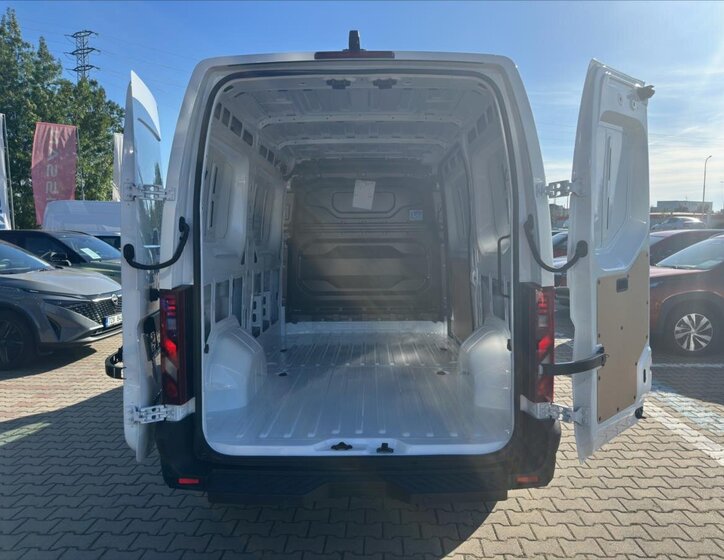 Nissan Interstar Ostatní 2,0 l 96 kw