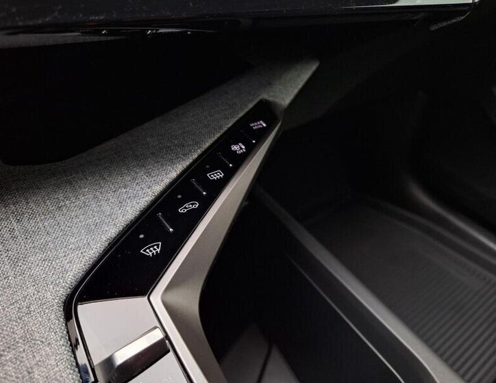 Peugeot 5008 SUV 1,2 l 107 kw