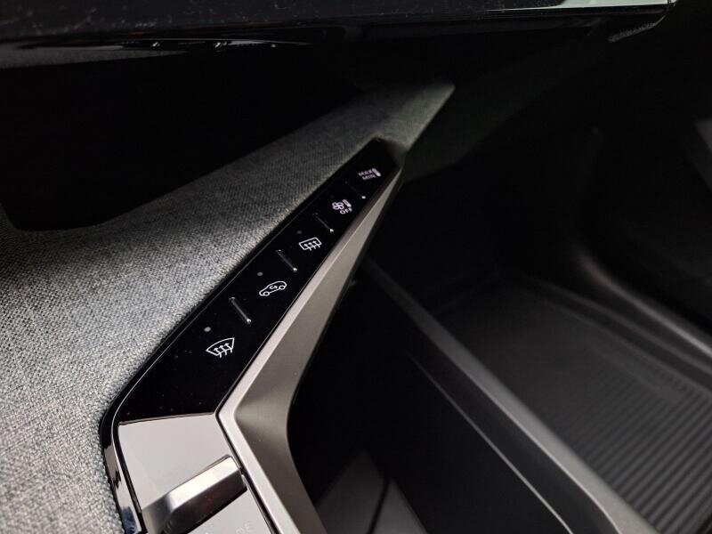 Peugeot 5008 SUV 1,2 l 107 kw