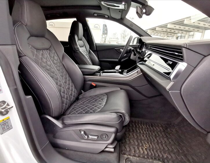 Audi Q8 SUV / Terénní 3,0 l 250 kw