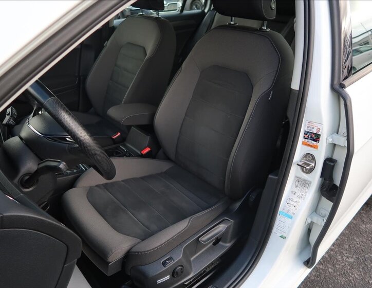 Volkswagen Golf Kombi 1,5 l 96 kw