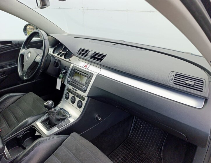 Volkswagen Passat Sedan 2,0 l 103 kw