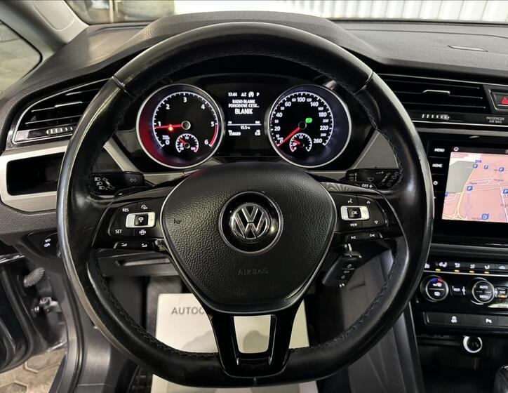 Volkswagen Touran 17