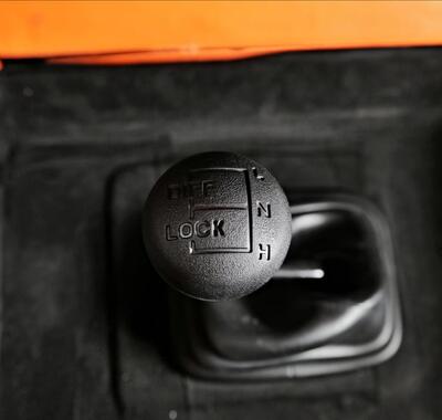 Land Rover Defender 24