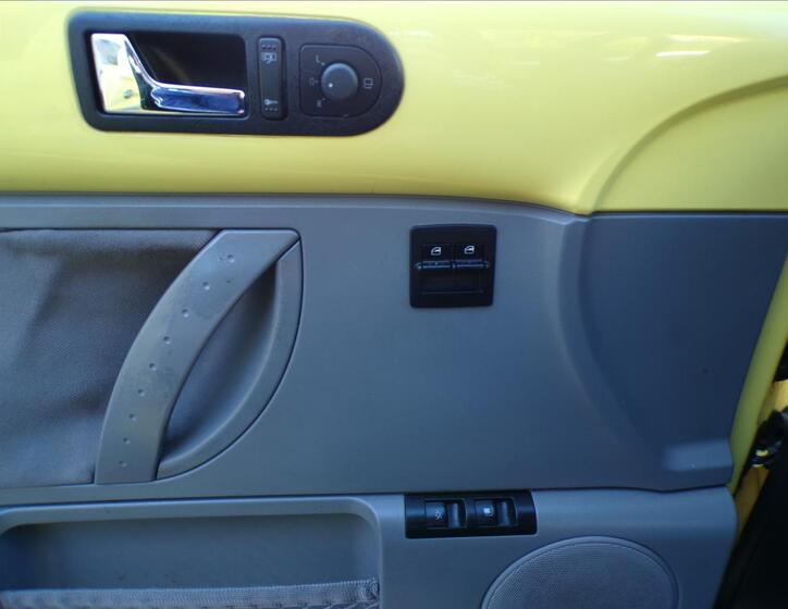 Volkswagen New Beetle 10