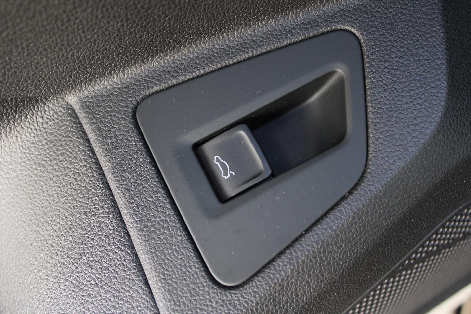 Volkswagen Touareg SUV / Terénní 3,0 l 170 kw