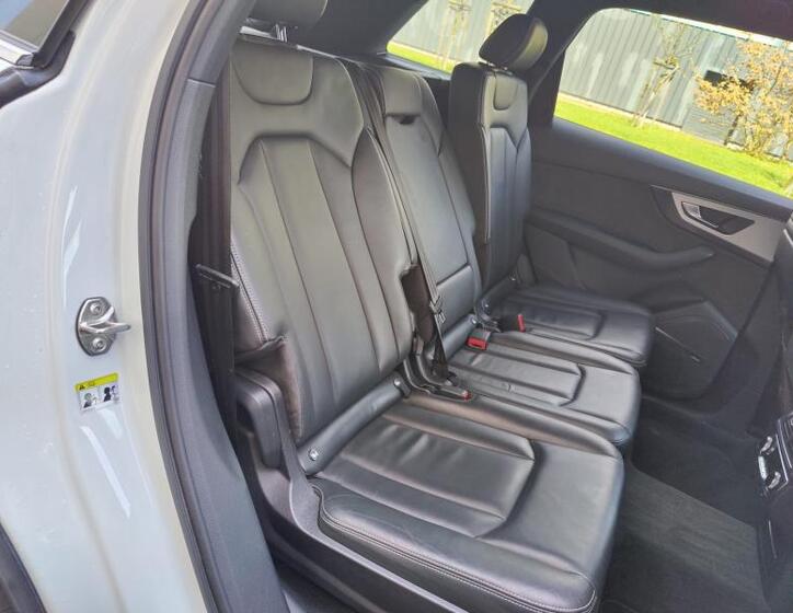 Audi Q7 23