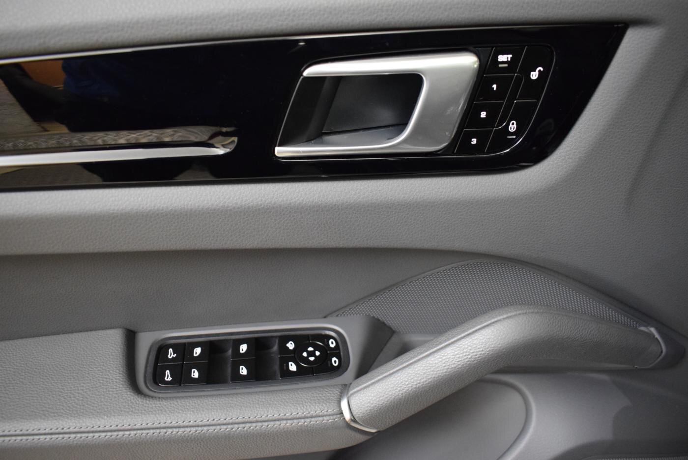 Porsche Cayenne SUV 3,0 l 250 kw