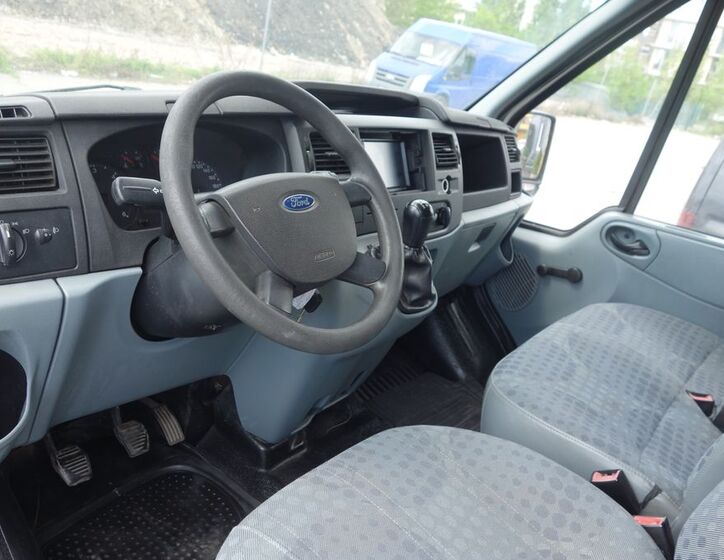 Ford Transit 8