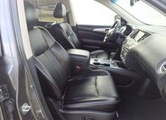 Nissan Pathfinder SUV 3,5 l 212 kw