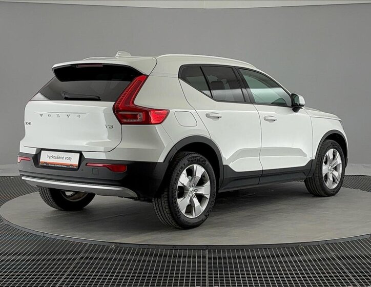 Volvo XC40 SUV / Terénní 1,5 l 120 kw