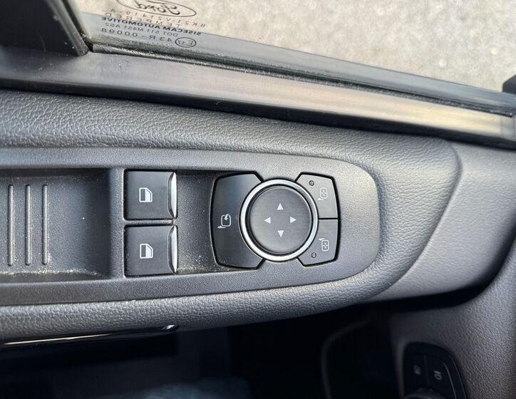 Ford Tourneo Custom Kombi 2,0 l 96 kw