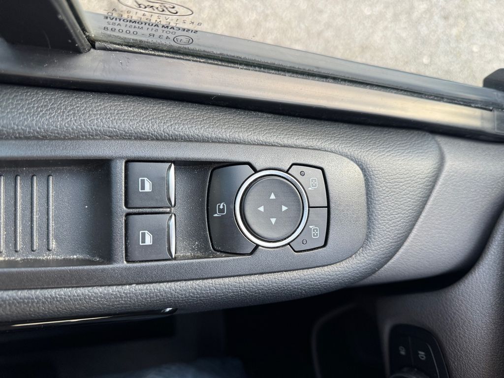 Ford Tourneo Custom Kombi 2,0 l 96 kw