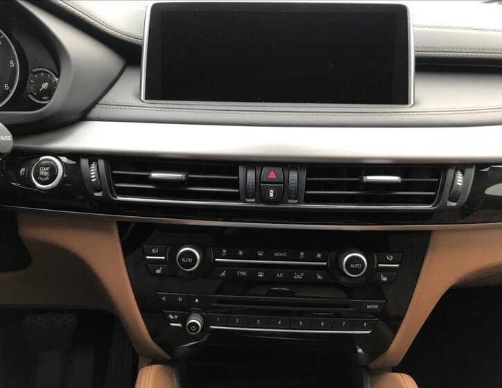 BMW X6 Sedan / Limuzína 3,0 l 190 kw