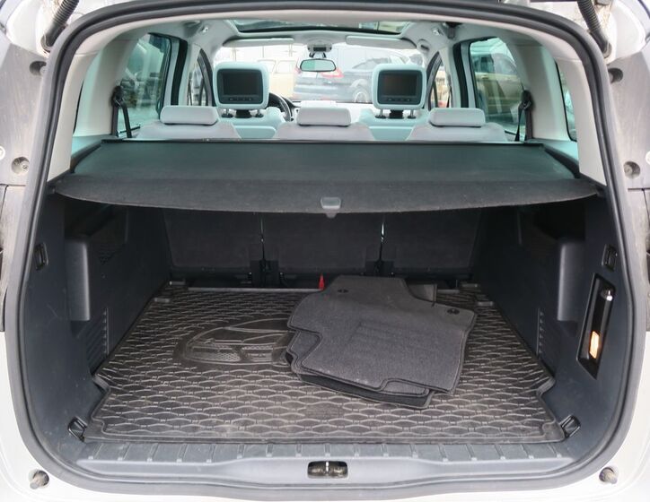 Peugeot 5008 MPV 2,0 l 120 kw