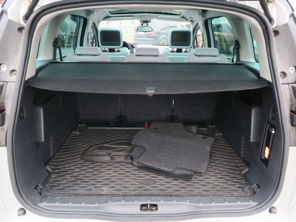Peugeot 5008 MPV 2,0 l 120 kw