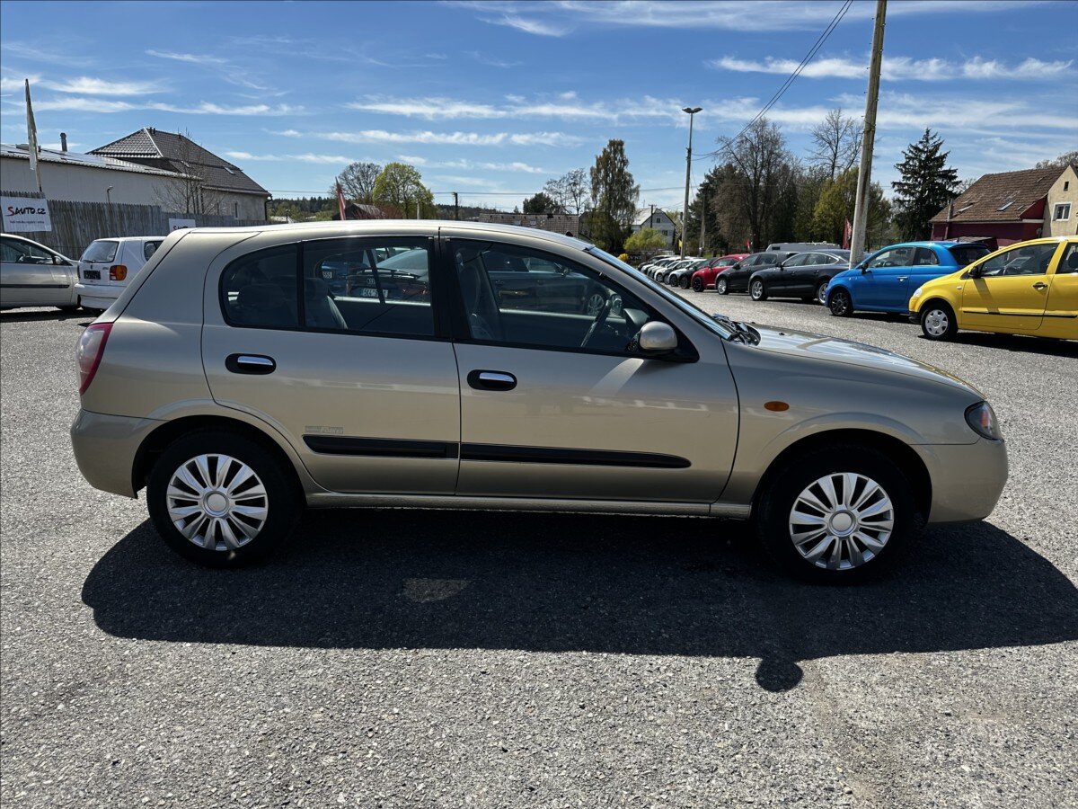 Nissan Almera Hatchback 1,5 l 72 kw