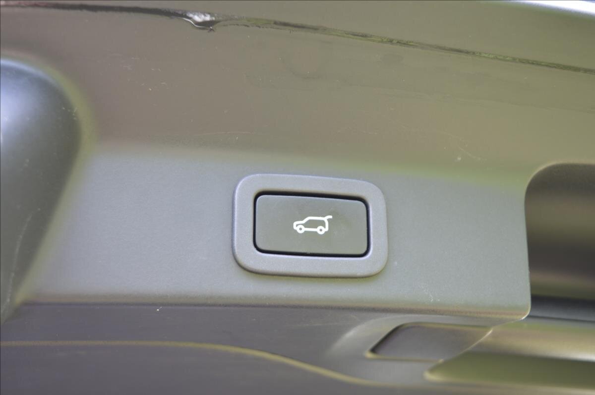 Jaguar F-Pace SUV / Terénní 2,0 l 177 kw