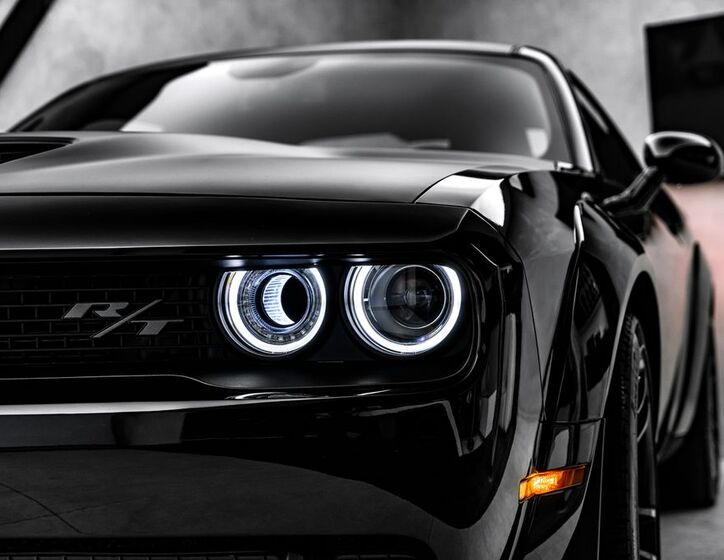 Dodge Challenger 8