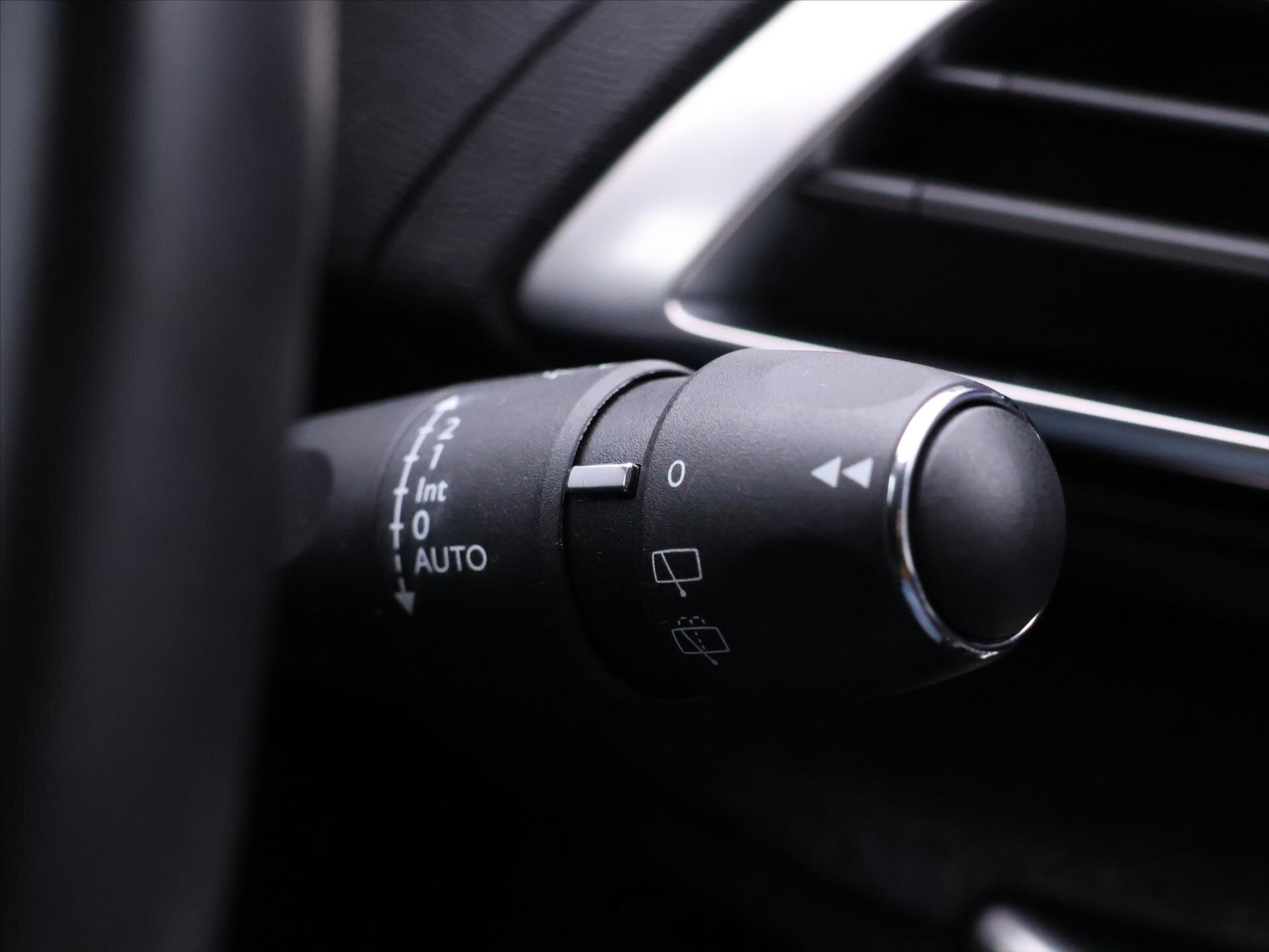 Peugeot 3008 SUV 1,2 l 96 kw