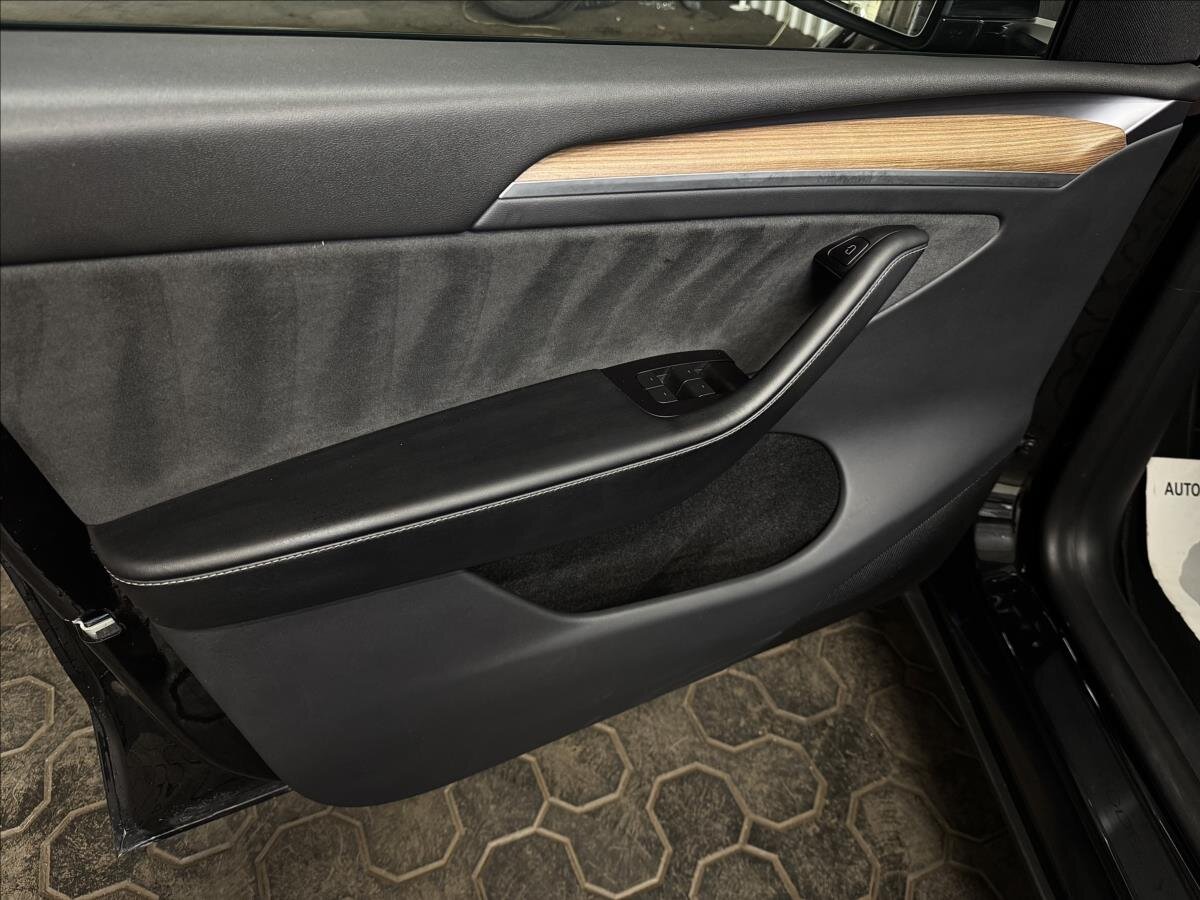 Tesla Model Y SUV 0,0 393 kw