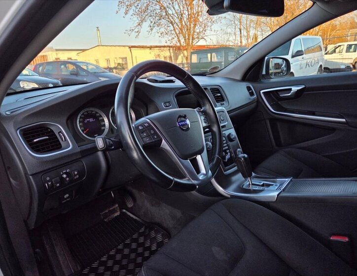 Volvo V60 Kombi 2,0 l 120 kw