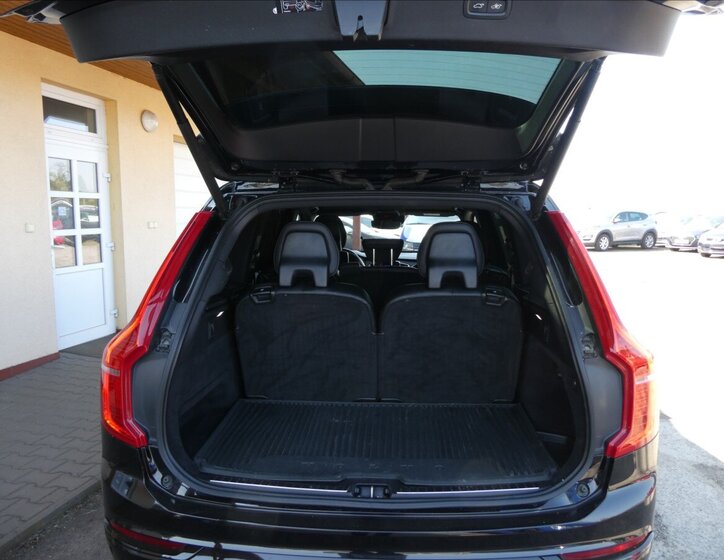 Volvo XC90 SUV / Terénní 2,0 l 228 kw